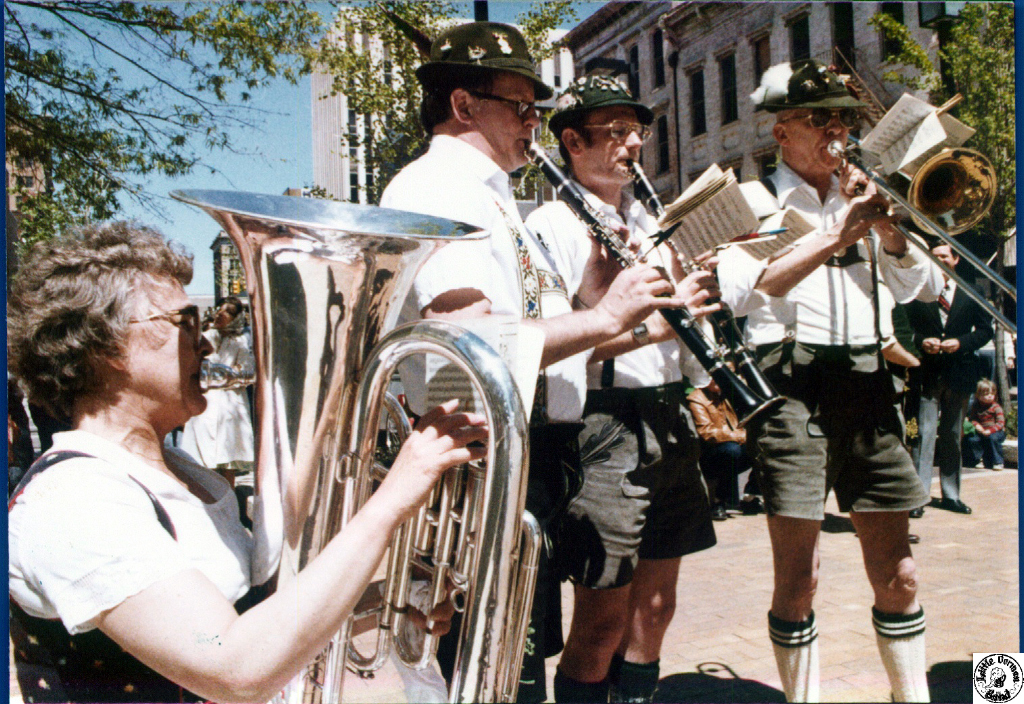 1981 04 15 08 Fayetteville Mall.jpg